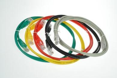 Kabel; patchcord; UTP kat.5e; 2x wtyk RJ45; 1m; czerwony; 4x2 żyły 0,50mm; PVC; okrągły; linka; Cu; RoHS